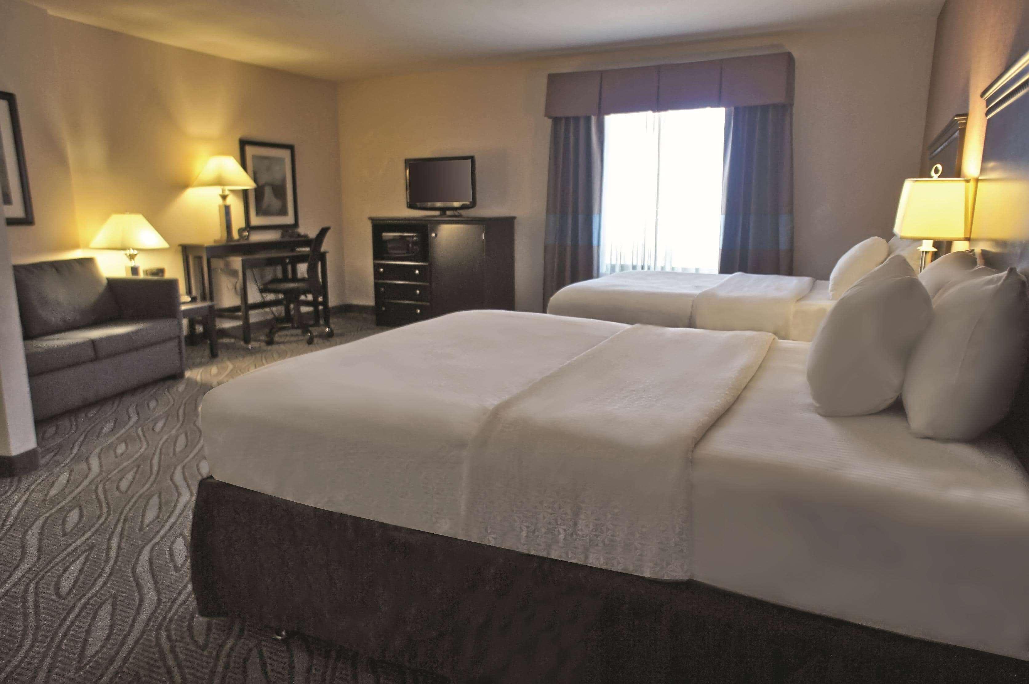 La Quinta By Wyndham Edmond Hotel Buitenkant foto