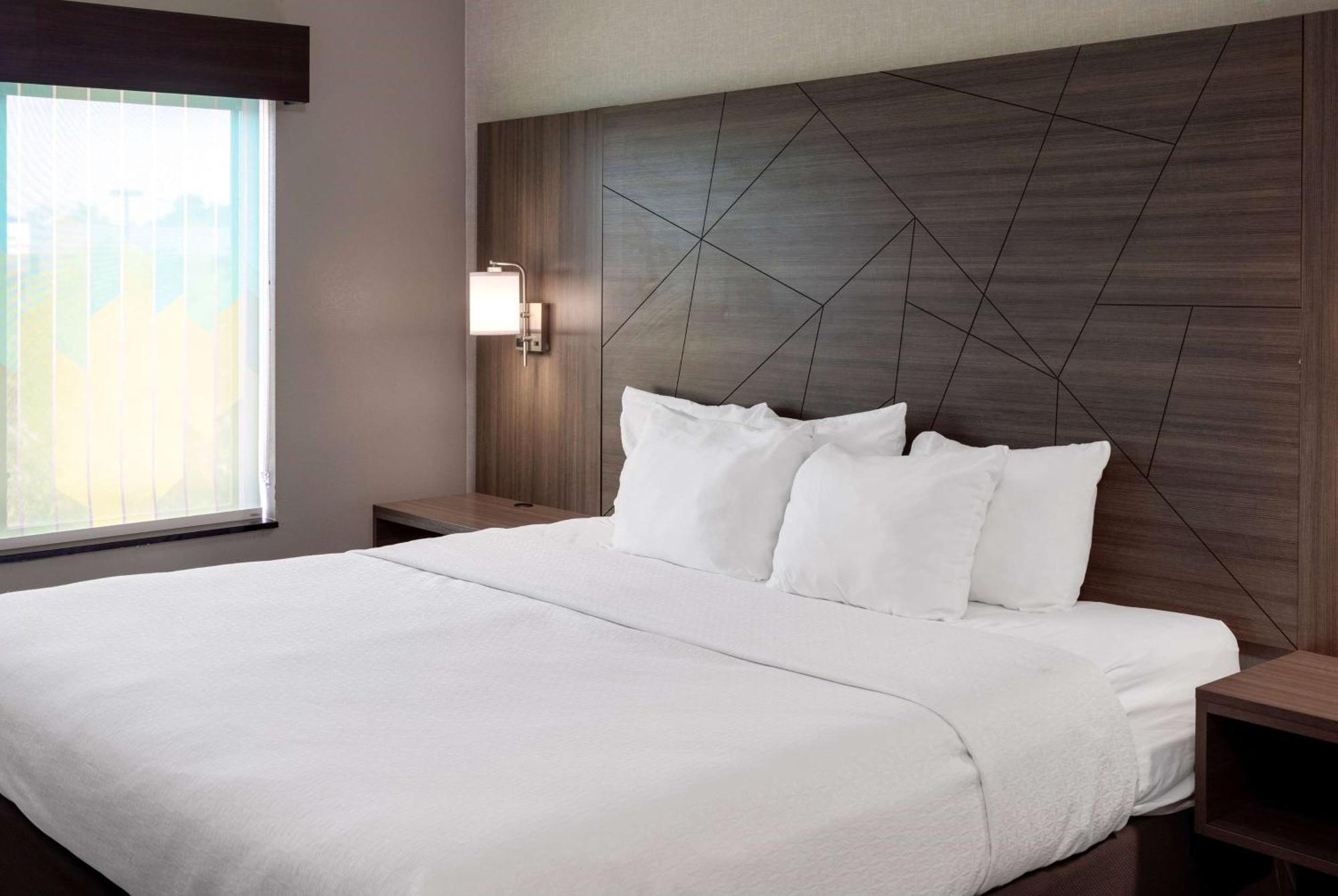 La Quinta By Wyndham Edmond Hotel Buitenkant foto